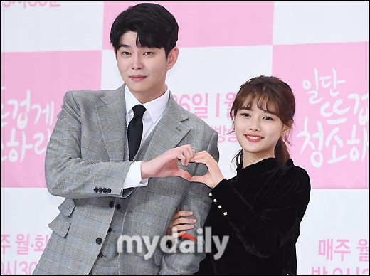 Kim Yoo Jung đáng yêu trong họp báo 'Clean with Passion for Now'