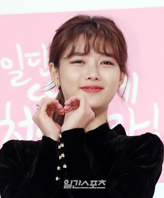 Kim Yoo Jung đáng yêu trong họp báo 'Clean with Passion for Now'