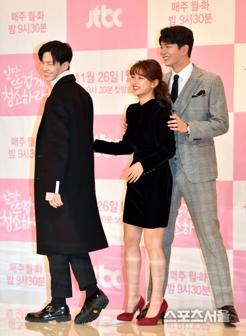 Kim Yoo Jung đáng yêu trong họp báo 'Clean with Passion for Now'