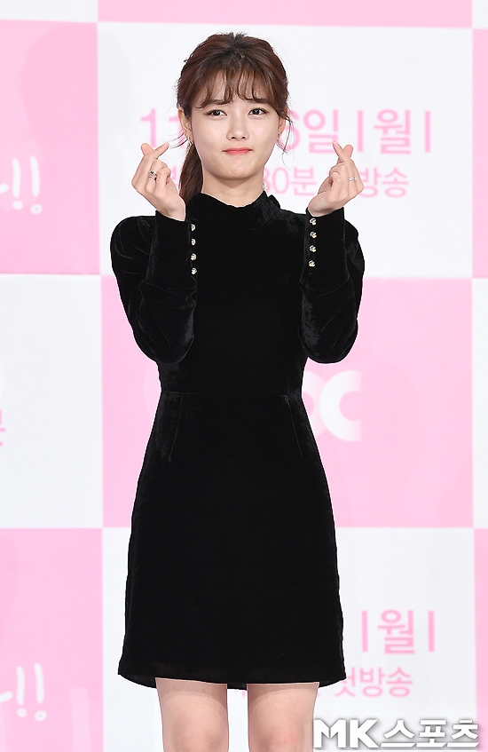 Kim Yoo Jung đáng yêu trong họp báo 'Clean with Passion for Now'