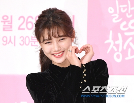 Kim Yoo Jung đáng yêu trong họp báo 'Clean with Passion for Now'