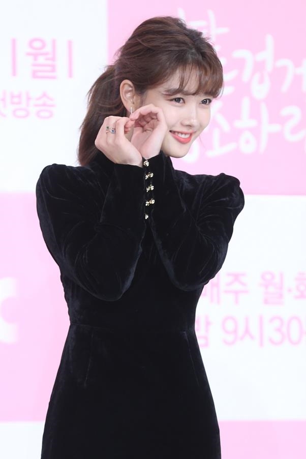 Kim Yoo Jung đáng yêu trong họp báo 'Clean with Passion for Now'