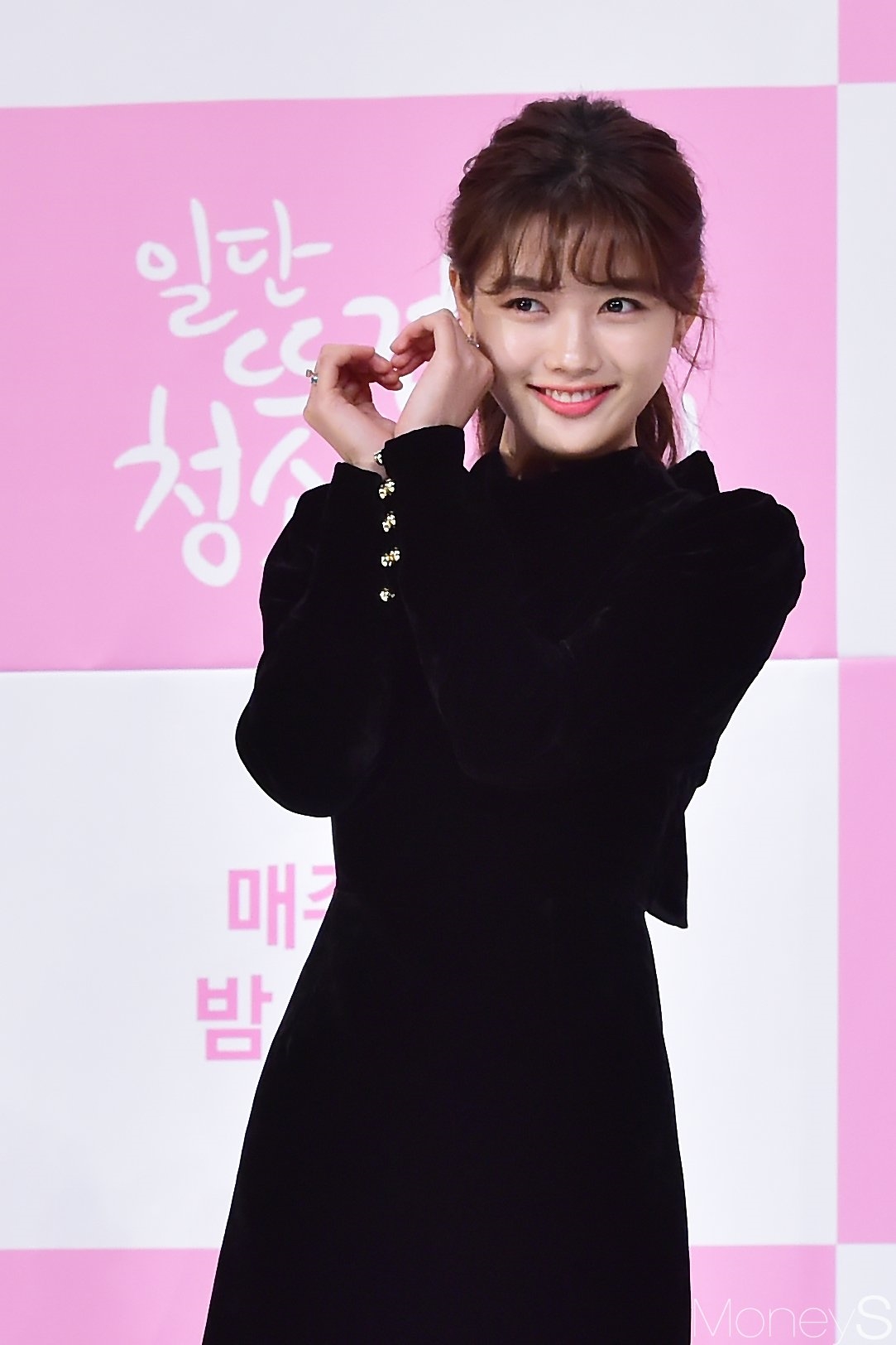 Kim Yoo Jung đáng yêu trong họp báo 'Clean with Passion for Now'