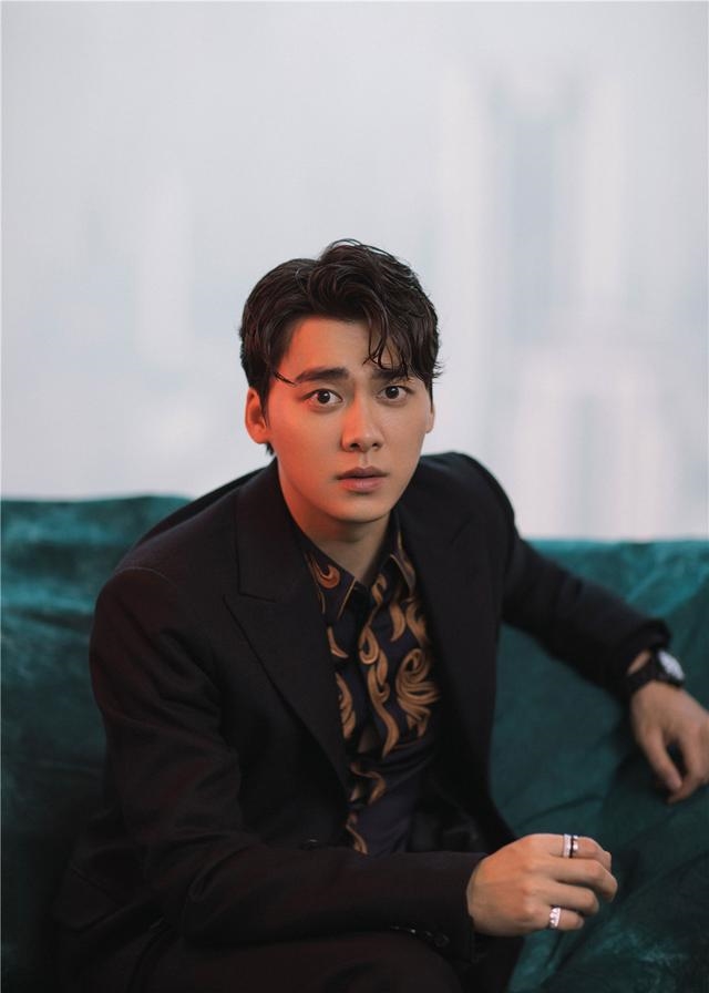 Clip hot Hoa ngữ 30/11: Triệu Lệ Dĩnh bụng vượt mặt đi mua đồ sơ sinh