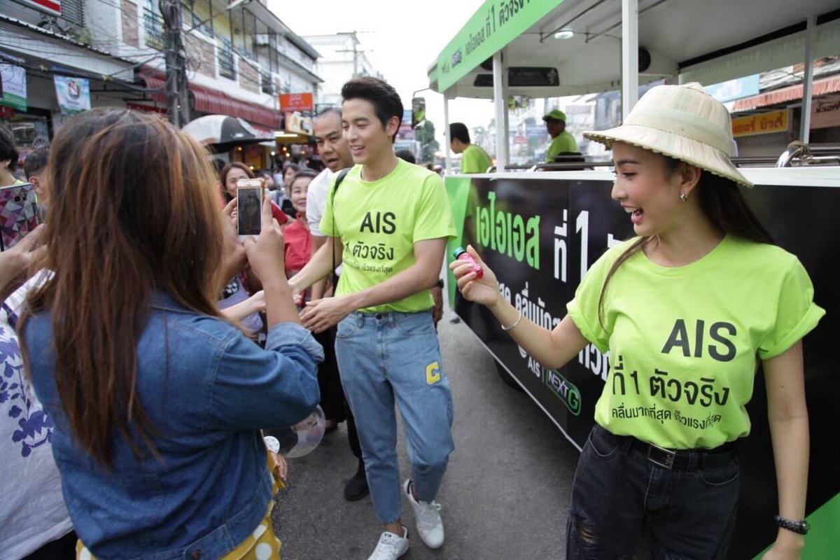 James Jirayu - Taew Natapohn gây 'bão' khi lại cùng đi sự kiện