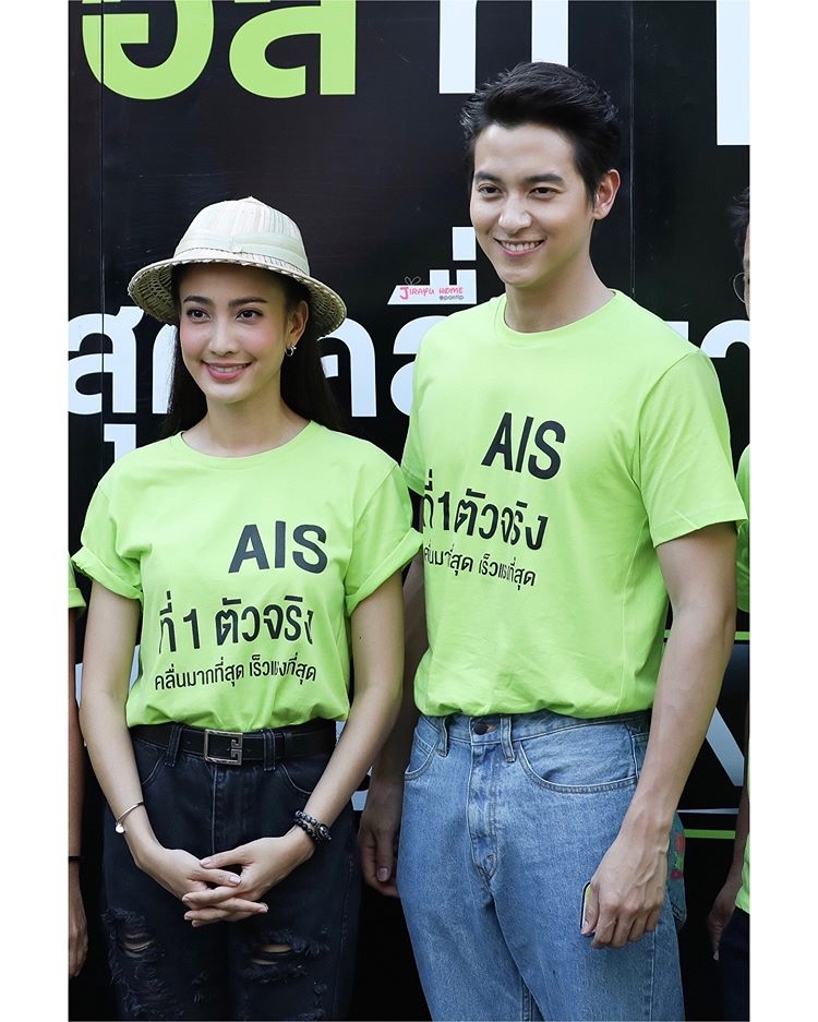 James Jirayu - Taew Natapohn gây 'bão' khi lại cùng đi sự kiện