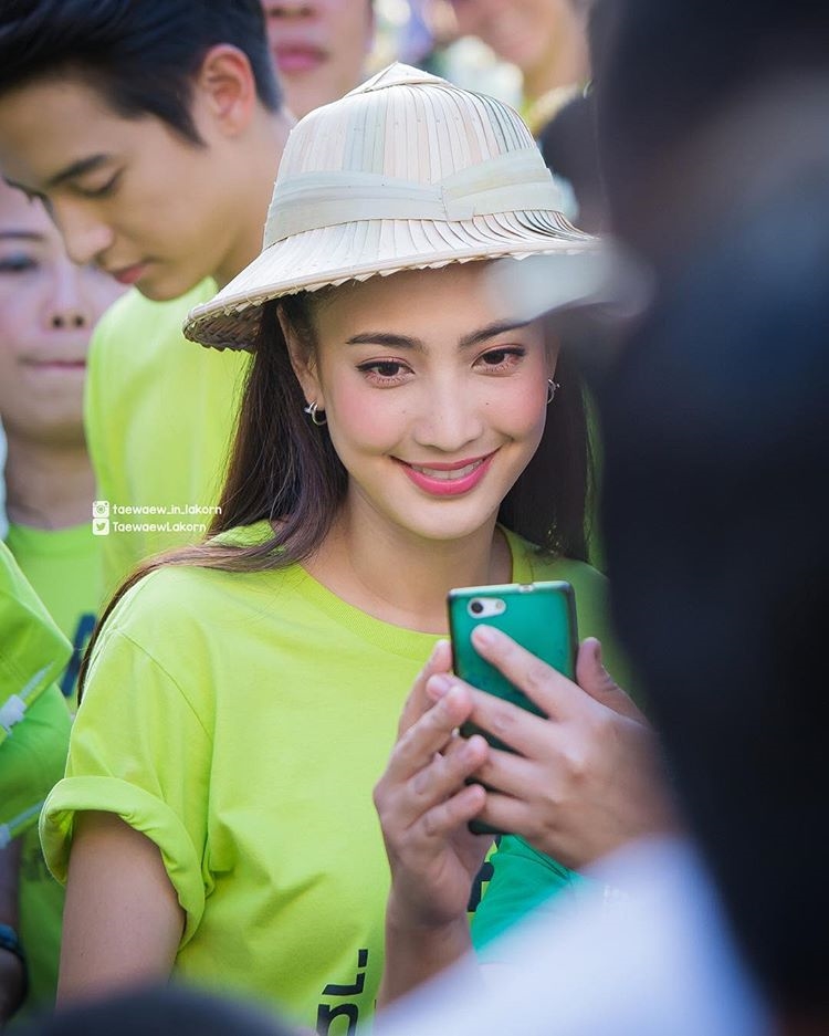 James Jirayu - Taew Natapohn gây 'bão' khi lại cùng đi sự kiện