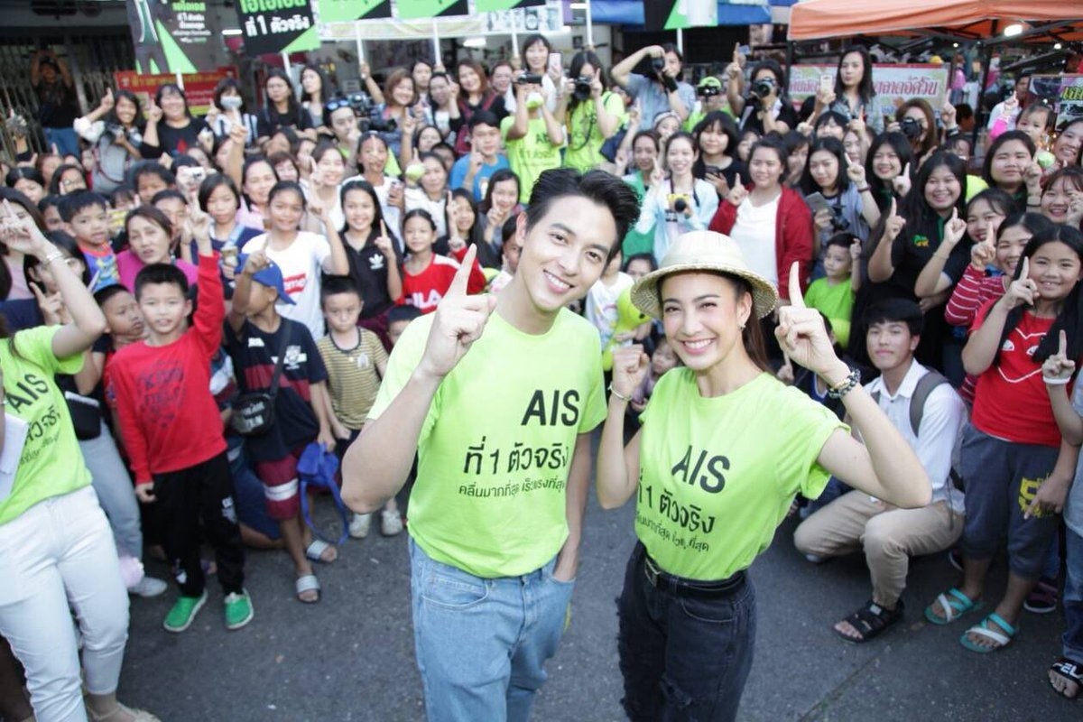 James Jirayu - Taew Natapohn gây 'bão' khi lại cùng đi sự kiện