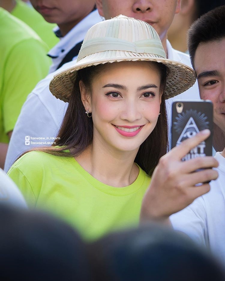James Jirayu - Taew Natapohn gây 'bão' khi lại cùng đi sự kiện