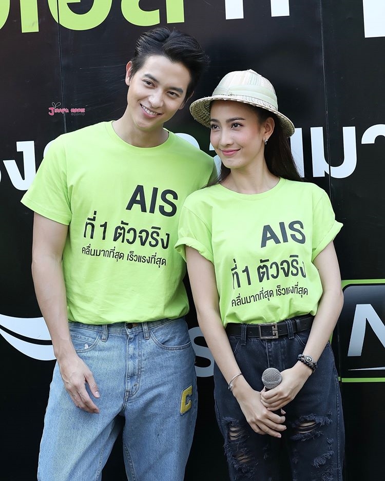 James Jirayu - Taew Natapohn gây 'bão' khi lại cùng đi sự kiện