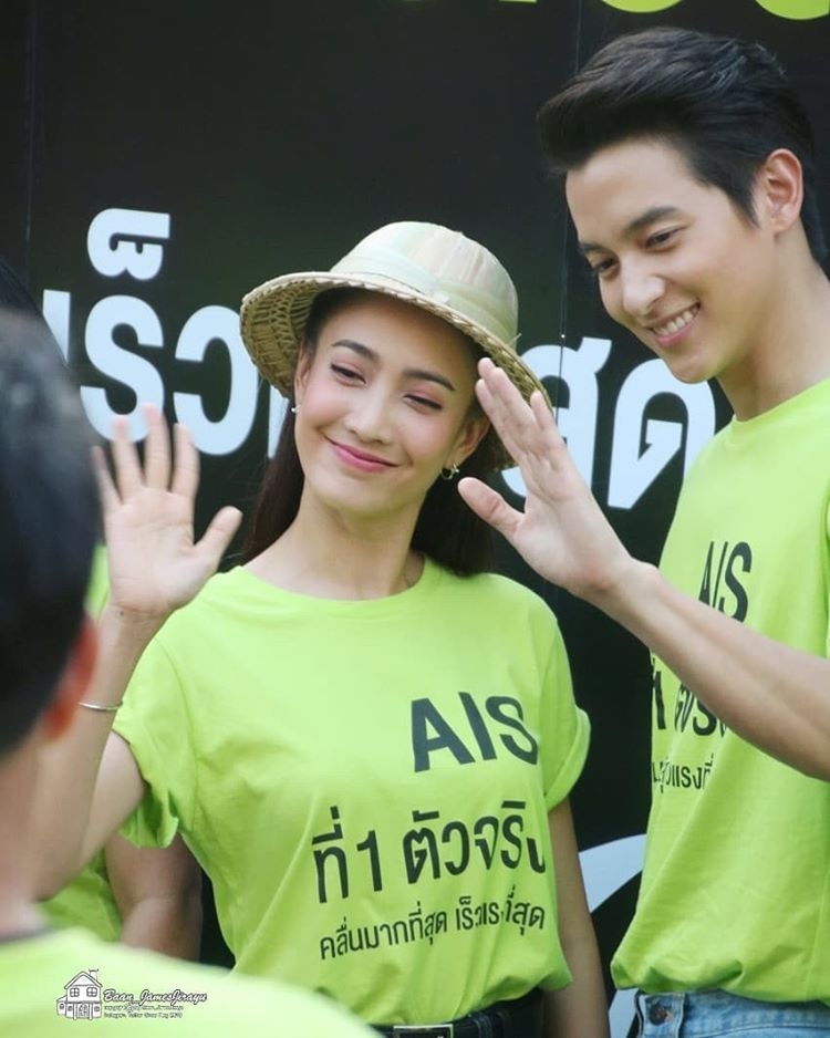 James Jirayu - Taew Natapohn gây 'bão' khi lại cùng đi sự kiện