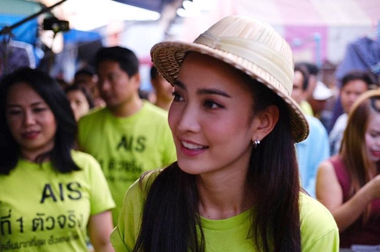 James Jirayu - Taew Natapohn gây 'bão' khi lại cùng đi sự kiện