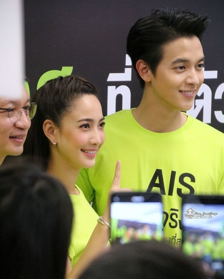 James Jirayu - Taew Natapohn gây 'bão' khi lại cùng đi sự kiện