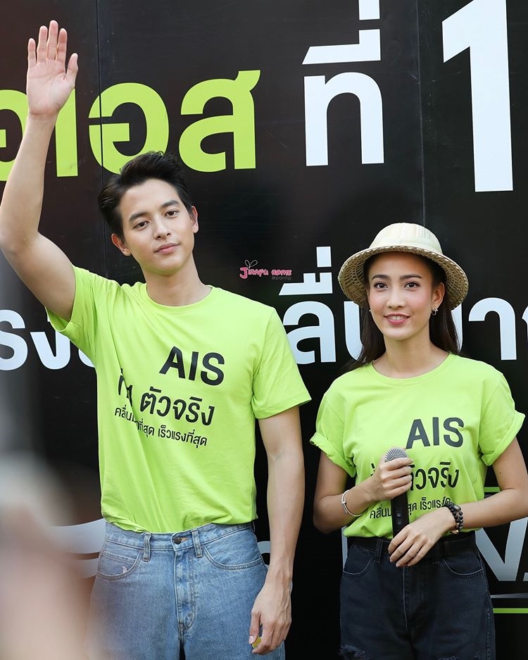James Jirayu - Taew Natapohn gây 'bão' khi lại cùng đi sự kiện