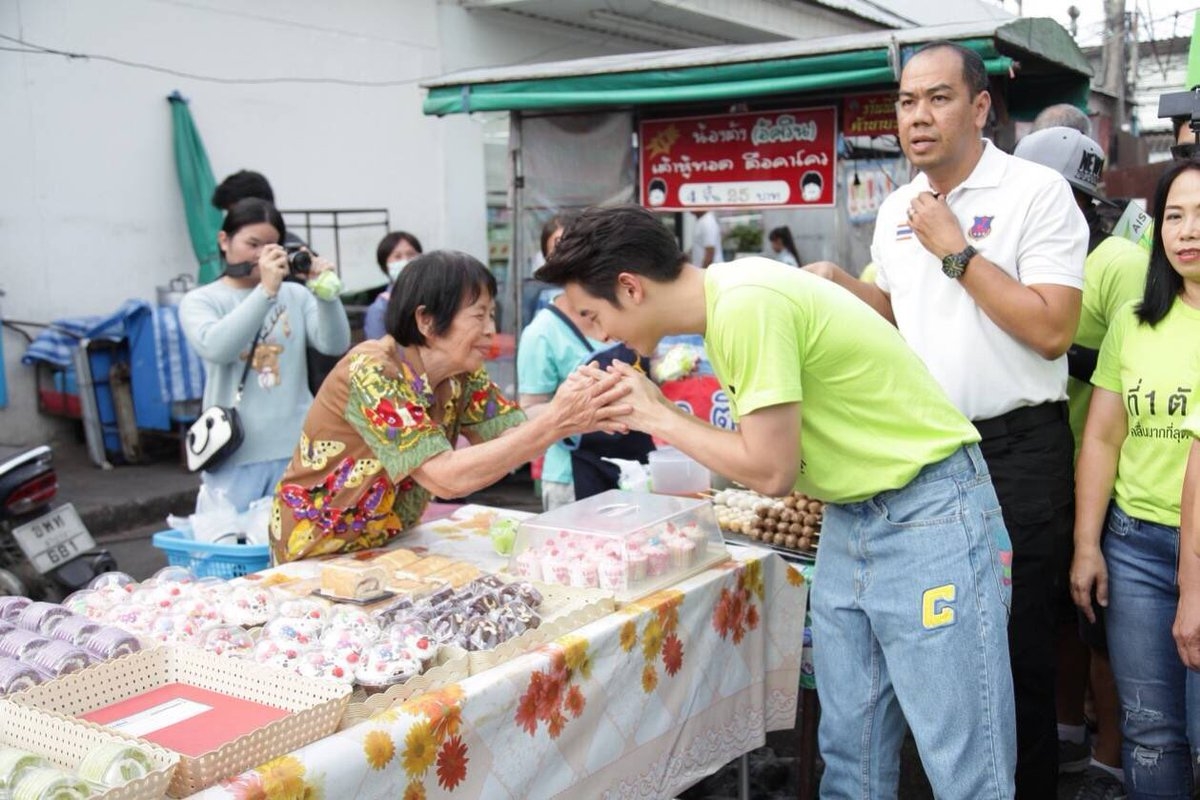 James Jirayu - Taew Natapohn gây 'bão' khi lại cùng đi sự kiện