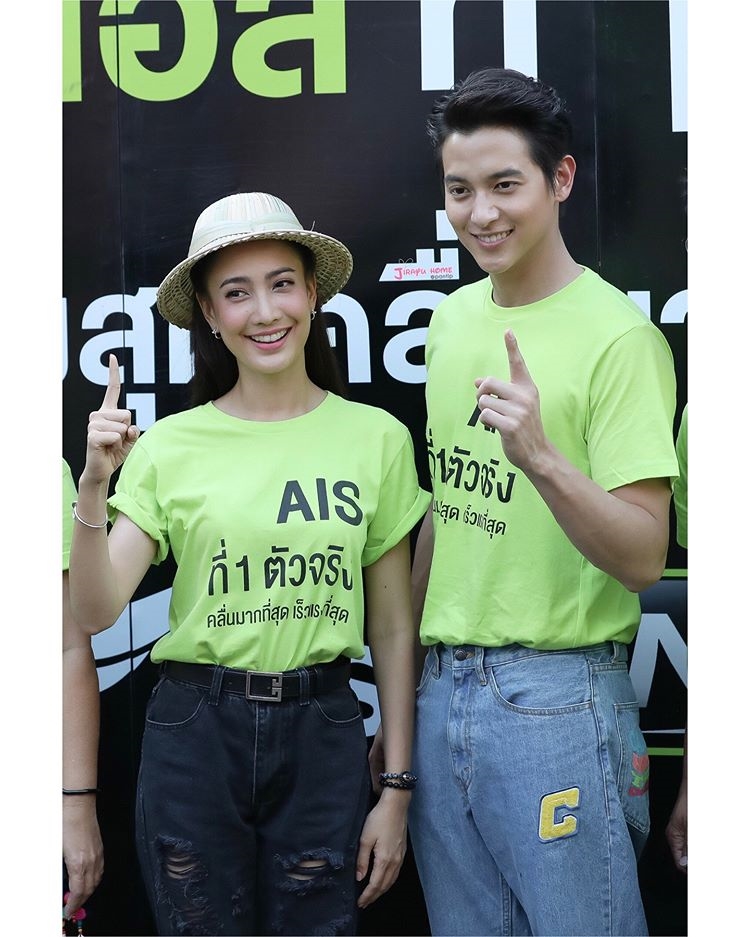 James Jirayu - Taew Natapohn gây 'bão' khi lại cùng đi sự kiện