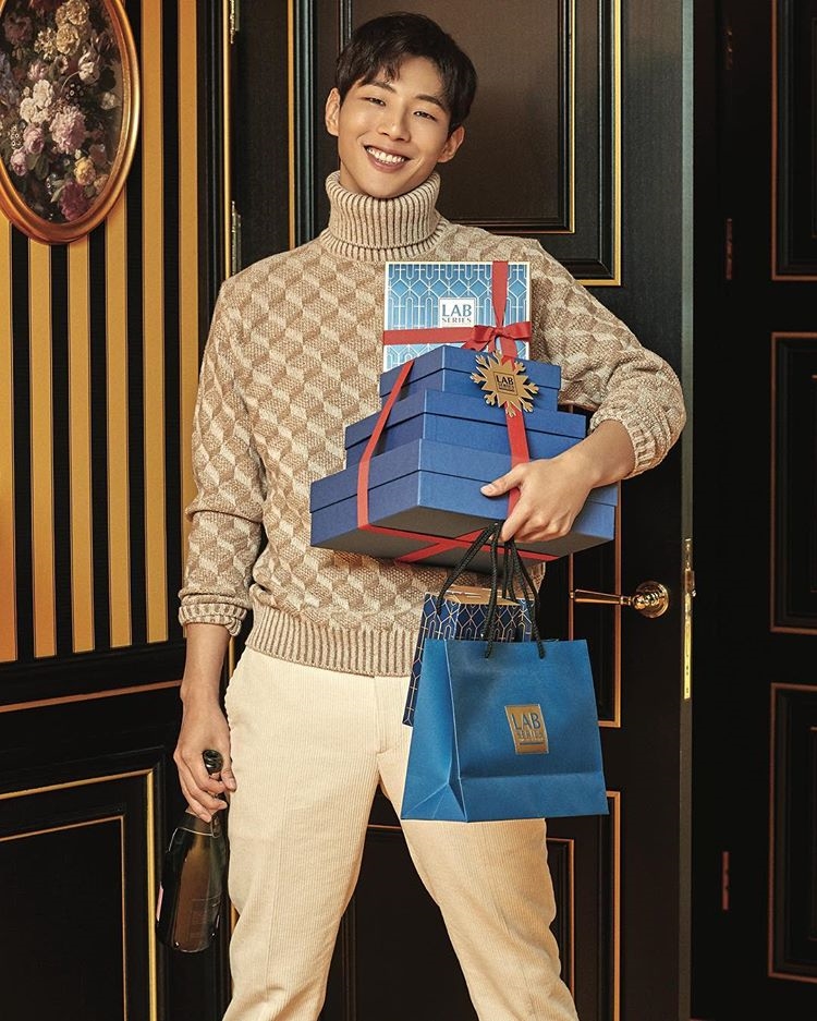 Điểm tin sao Hàn trên mạng xã hội ngày 24/12