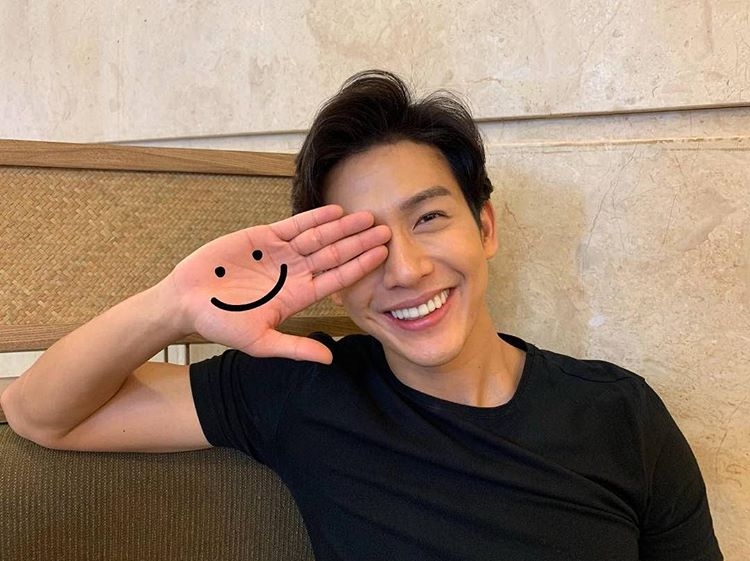 Tuyển tập những 'nụ cười tỏa nắng' trong showbiz Thái
