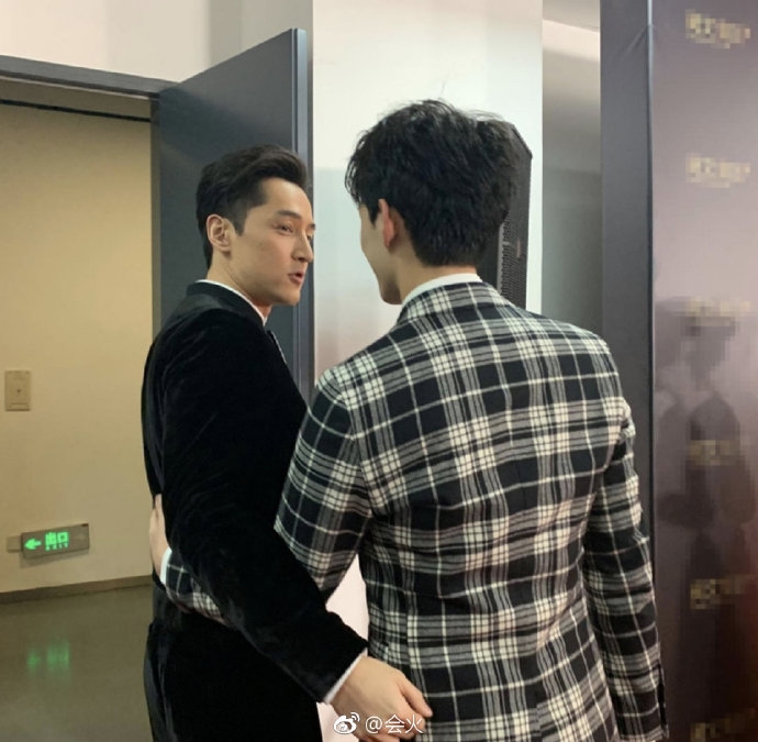 Clip hot Hoa ngữ 07/01: Clip về Lưu Khải Uy - Gạo Nếp Nhỏ gây phẫn nộ