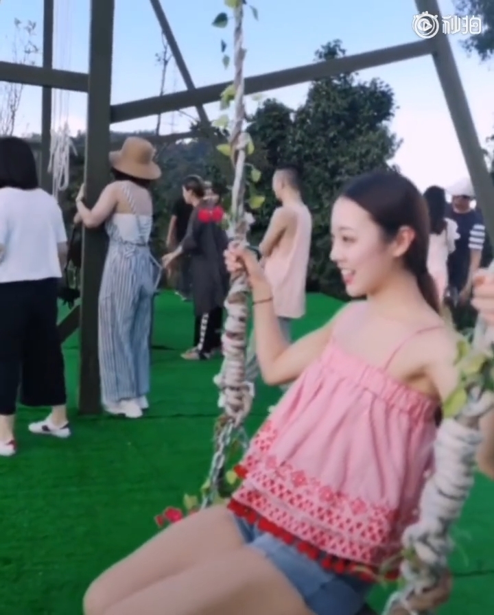 Clip hot Hoa ngữ 08/01: Lý Dịch Phong hóa fan cuồng
