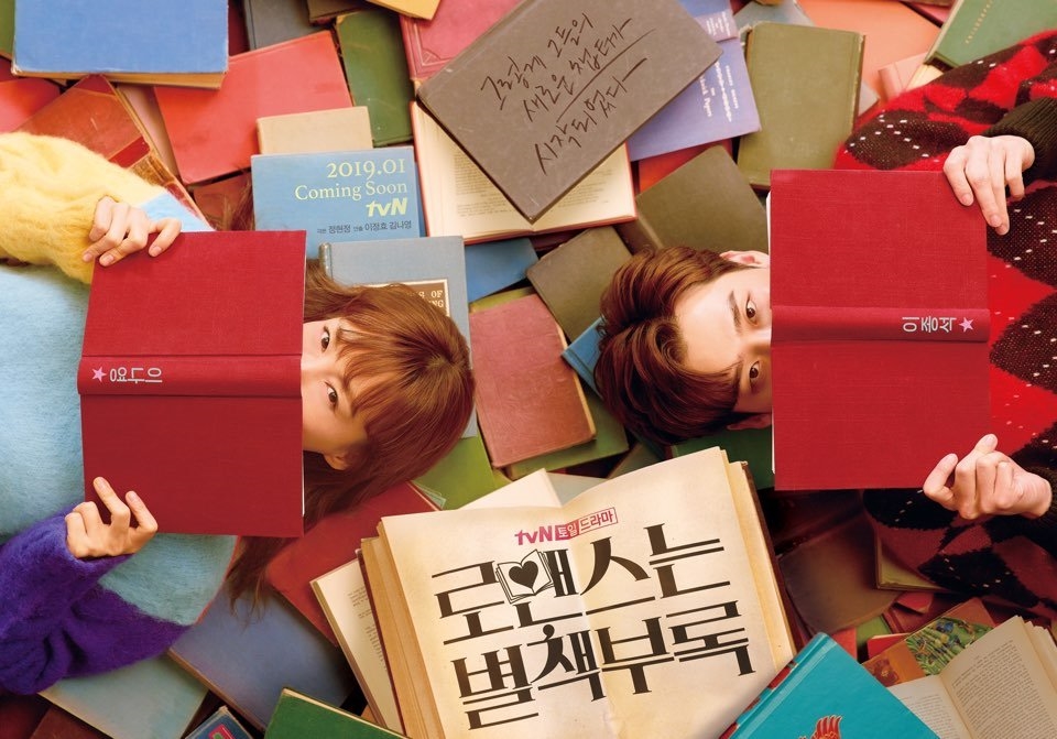 Lee Jong Suk tung bộ ảnh hậu trường chụp poster phim mới