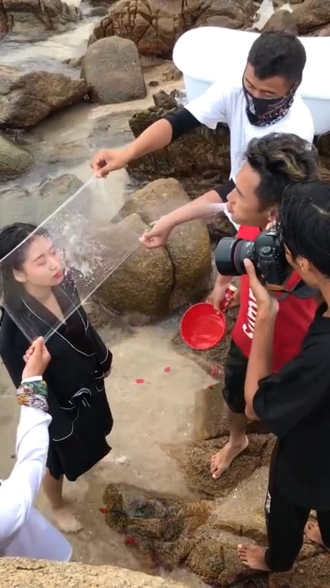 Loạt clip hài gây bão mạng thách thức khả năng nhịn cười của bạn