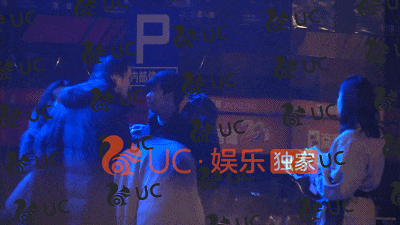 Clip hot Hoa ngữ 10/01: Cặp nam diễn viên gây sốc vì nụ hôn đồng tính