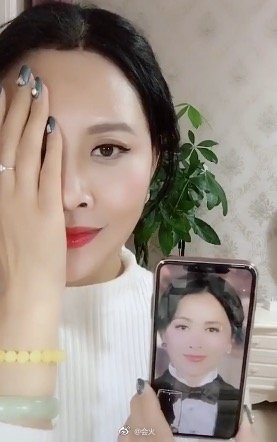 Clip hot Hoa ngữ 10/01: Cặp nam diễn viên gây sốc vì nụ hôn đồng tính