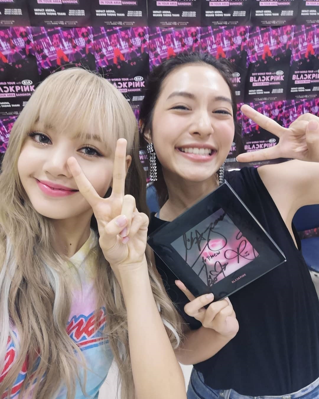 Loạt topstar hàng đầu Thái lũ lượt kéo nhau đi xem concert Black Pink