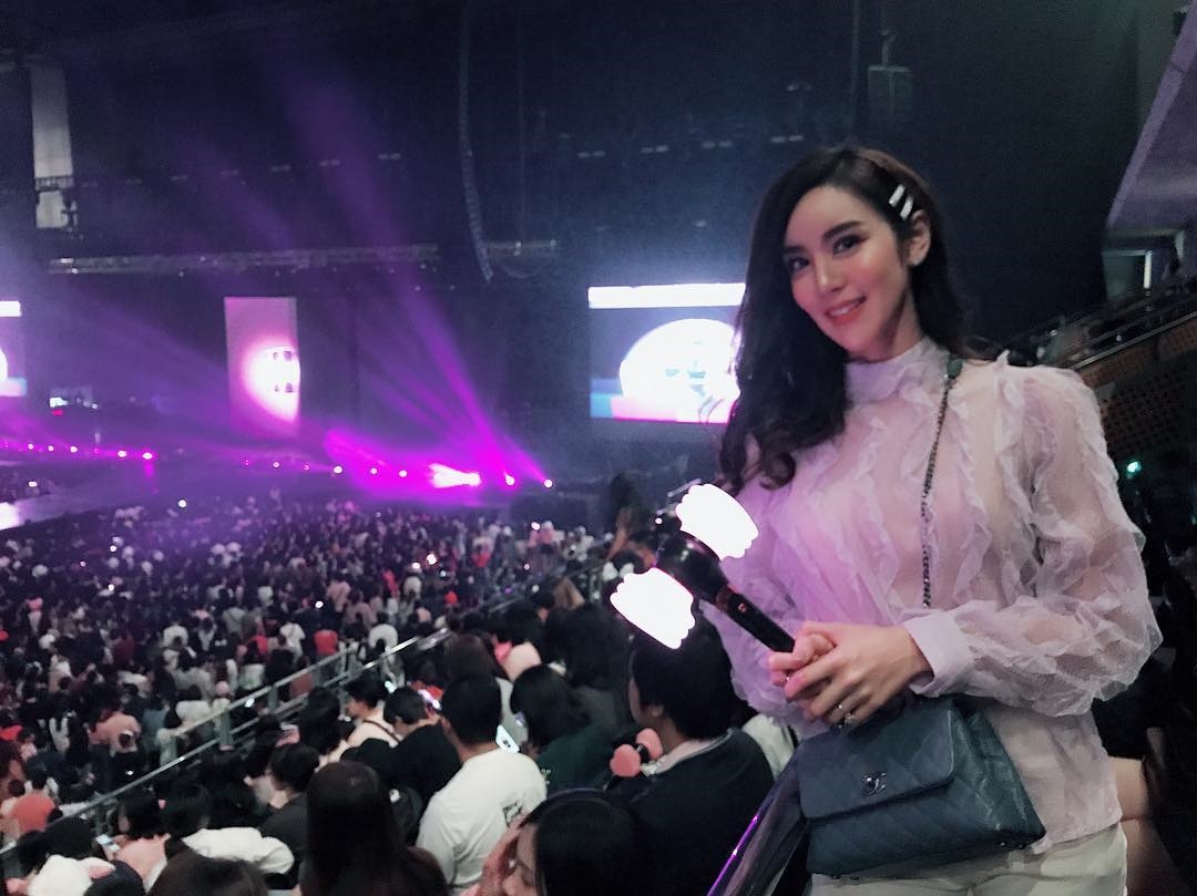 Loạt topstar hàng đầu Thái lũ lượt kéo nhau đi xem concert Black Pink