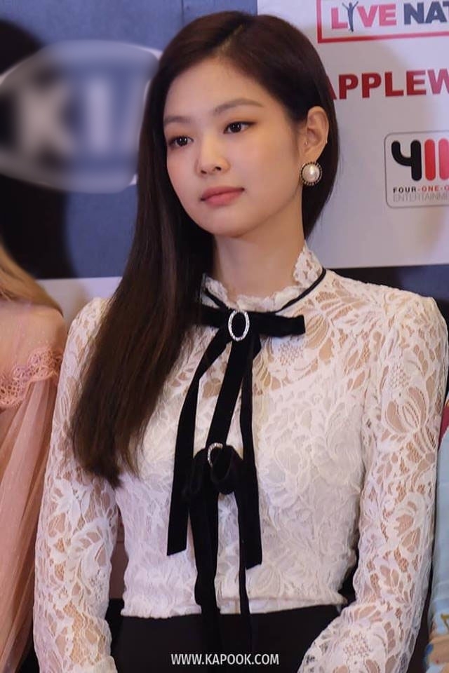 Loạt topstar hàng đầu Thái lũ lượt kéo nhau đi xem concert Black Pink