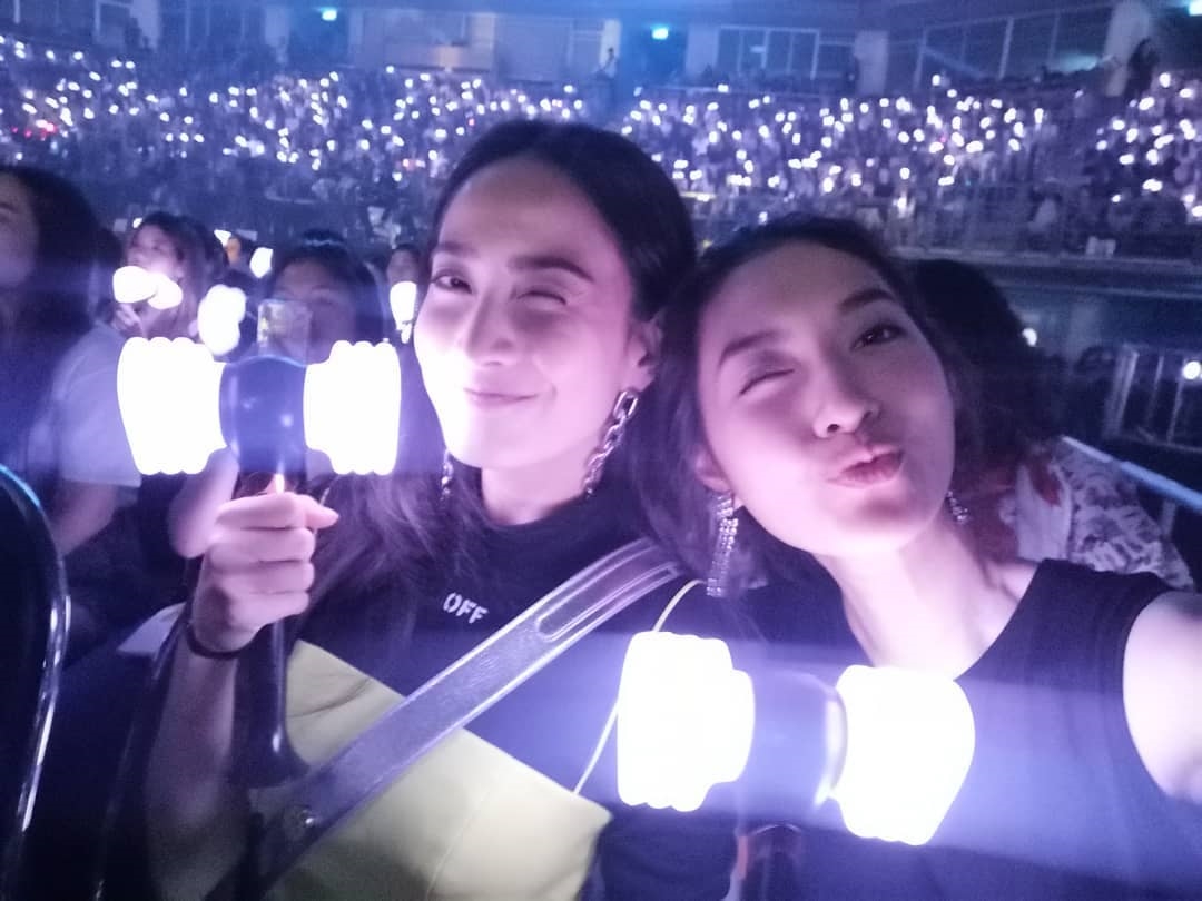 Loạt topstar hàng đầu Thái lũ lượt kéo nhau đi xem concert Black Pink