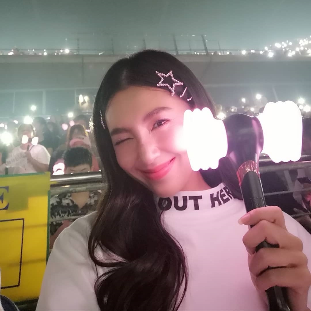 Loạt topstar hàng đầu Thái lũ lượt kéo nhau đi xem concert Black Pink