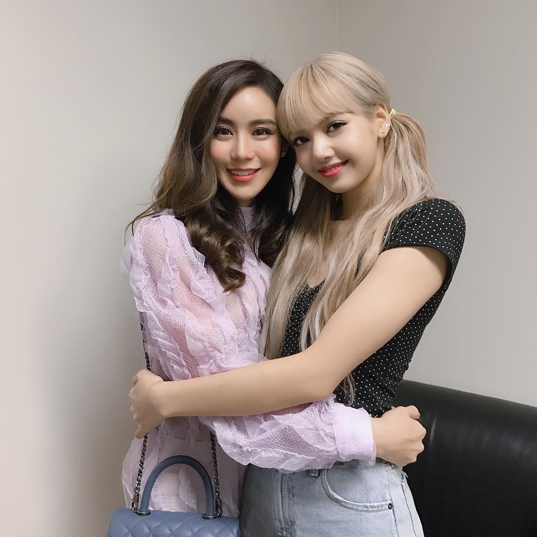 Loạt topstar hàng đầu Thái lũ lượt kéo nhau đi xem concert Black Pink