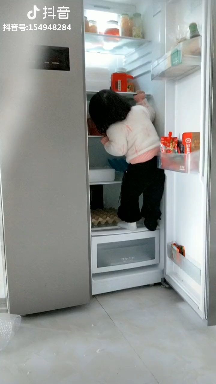 Các nhóc tì gây bão 20/01: Các thiên thần khiến bố mẹ dở khóc dở cười
