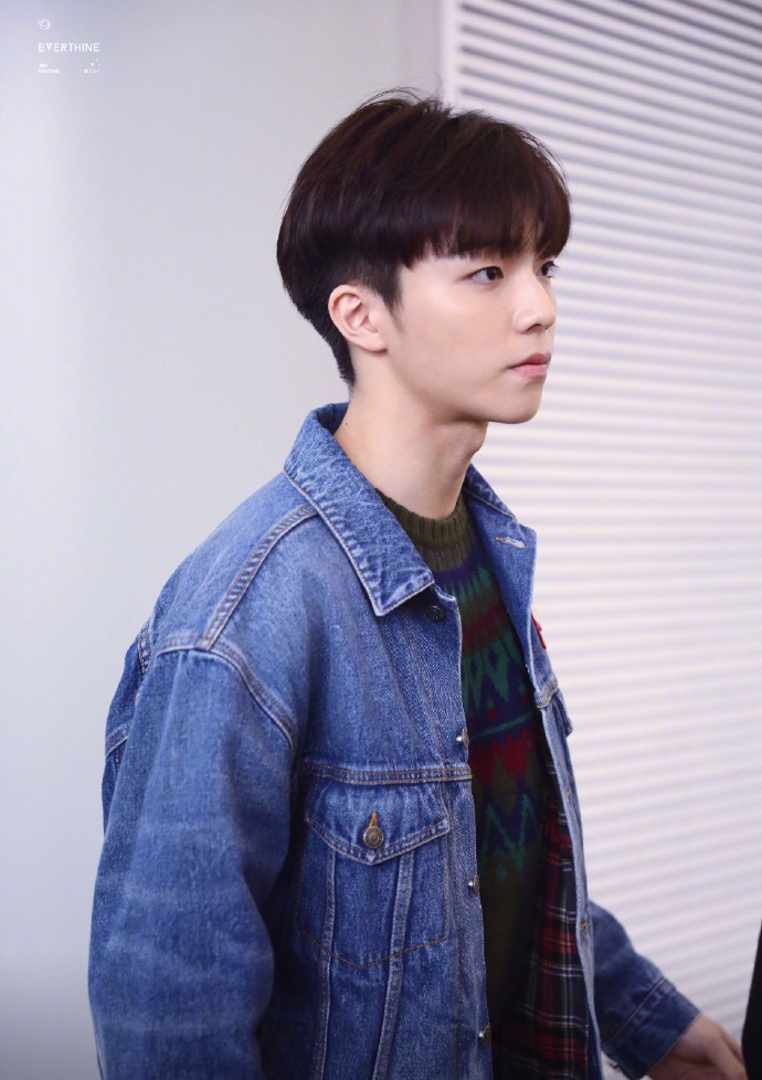 Clip hot Hoa ngữ 16/01: Tạ Na bị netizen ném đá