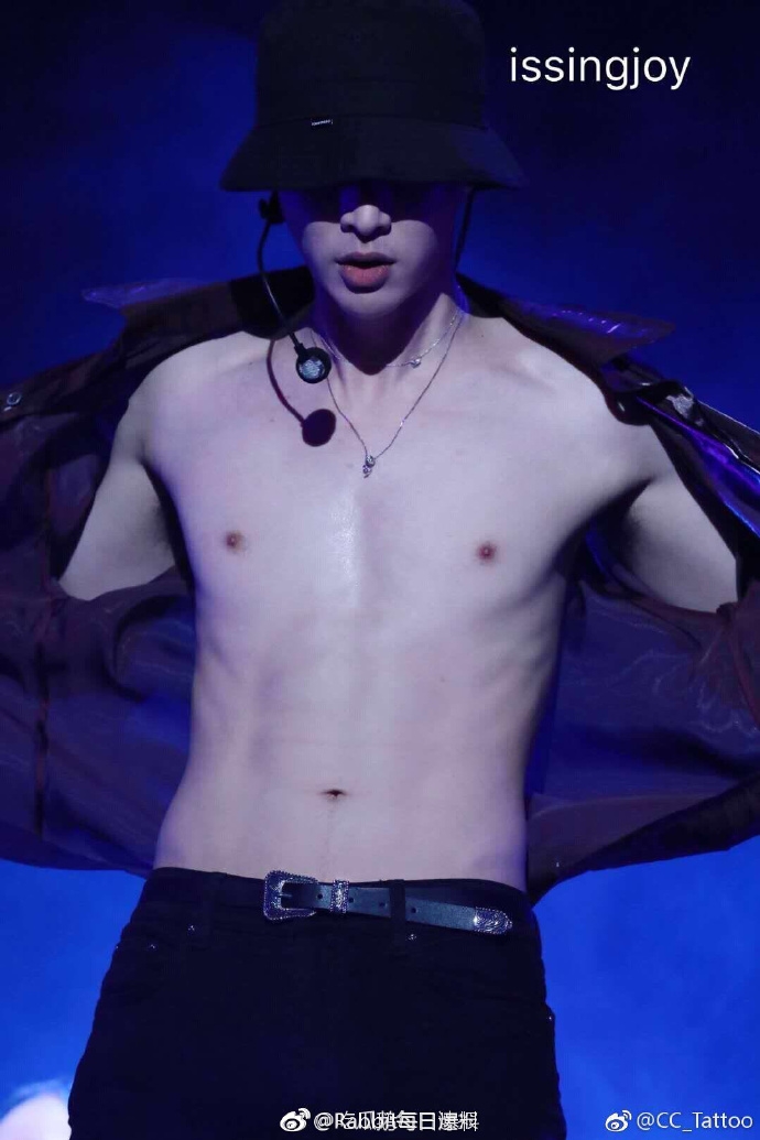 Clip hot Cbiz 21/01: Phùng Thiệu Phong, Vương Nguyên lao đao vì fan