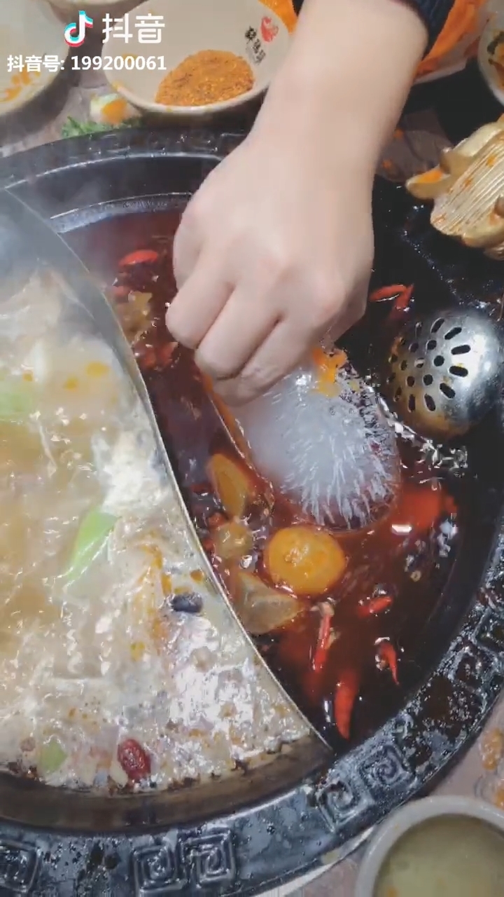 Clip hot gây bão mạng 22/01: Bí quyết cua gái, quả nho ma thuật