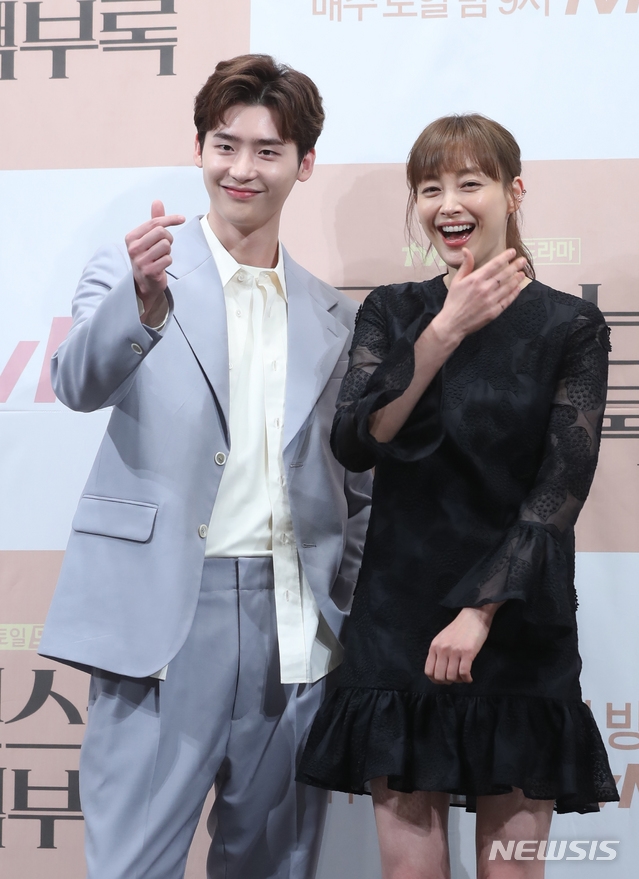 Lee Jong Suk hạnh phúc khi được đóng cặp Lee Na Young trong phim mới