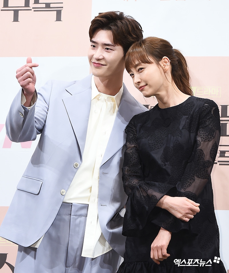 Lee Jong Suk hạnh phúc khi được đóng cặp Lee Na Young trong phim mới