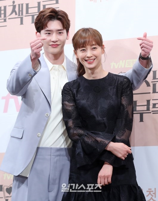 Lee Jong Suk hạnh phúc khi được đóng cặp Lee Na Young trong phim mới