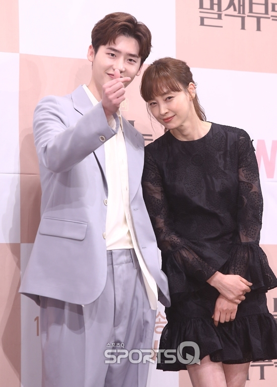 Lee Jong Suk hạnh phúc khi được đóng cặp Lee Na Young trong phim mới