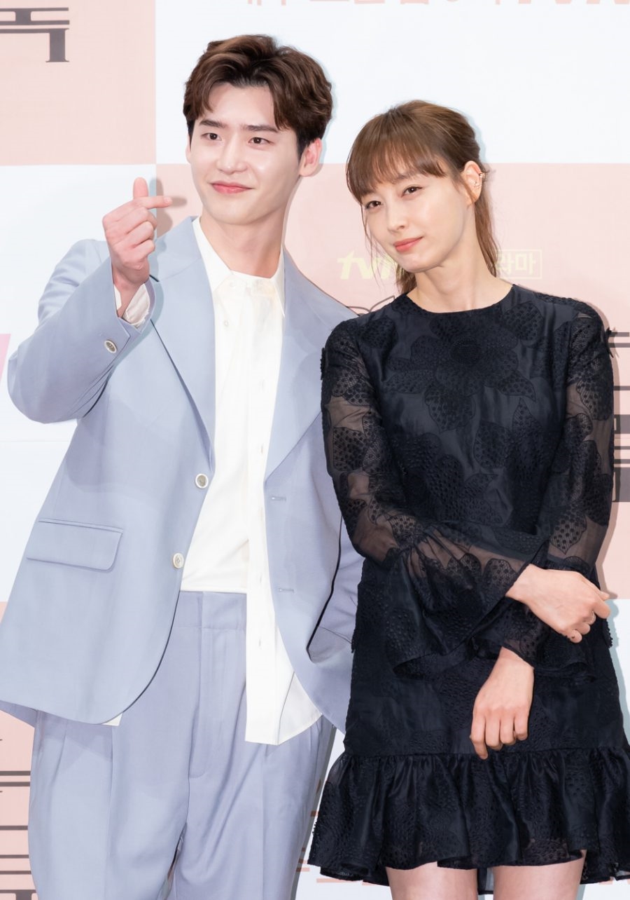 Lee Jong Suk hạnh phúc khi được đóng cặp Lee Na Young trong phim mới