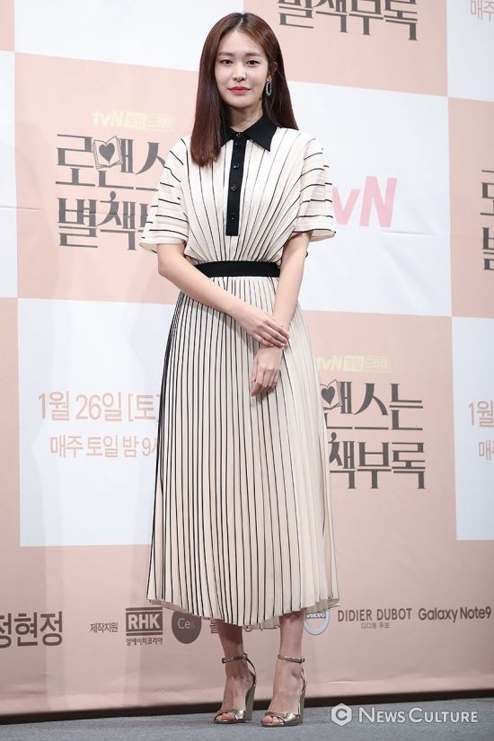 Lee Jong Suk hạnh phúc khi được đóng cặp Lee Na Young trong phim mới