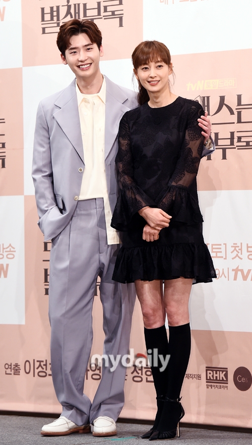 Lee Jong Suk hạnh phúc khi được đóng cặp Lee Na Young trong phim mới