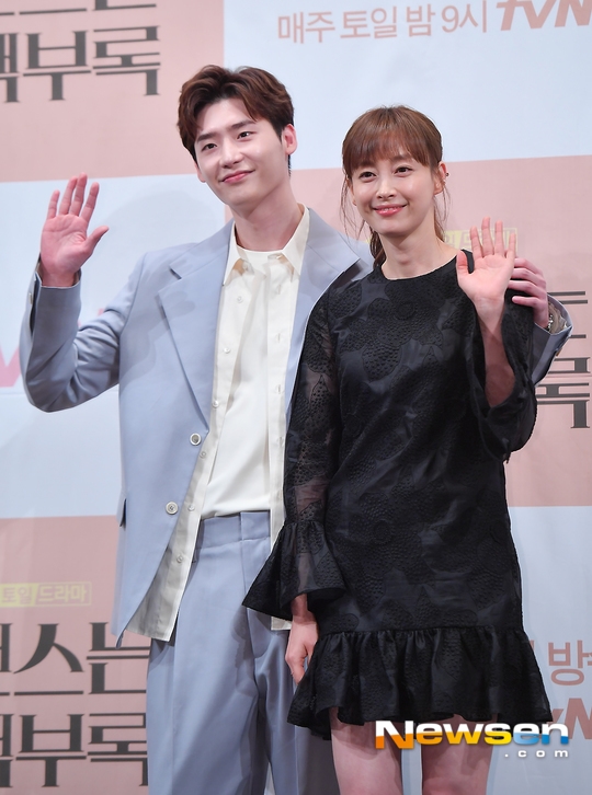 Lee Jong Suk hạnh phúc khi được đóng cặp Lee Na Young trong phim mới
