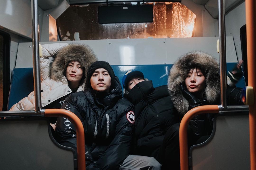 James Jirayu thân thiết với bạn trai Natapohn khiến fan thích thú