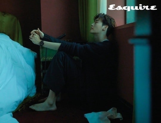 Phim mới lại làm 'phi công' Lee Jong Suk nhớ lại 'I Hear Your Voice'