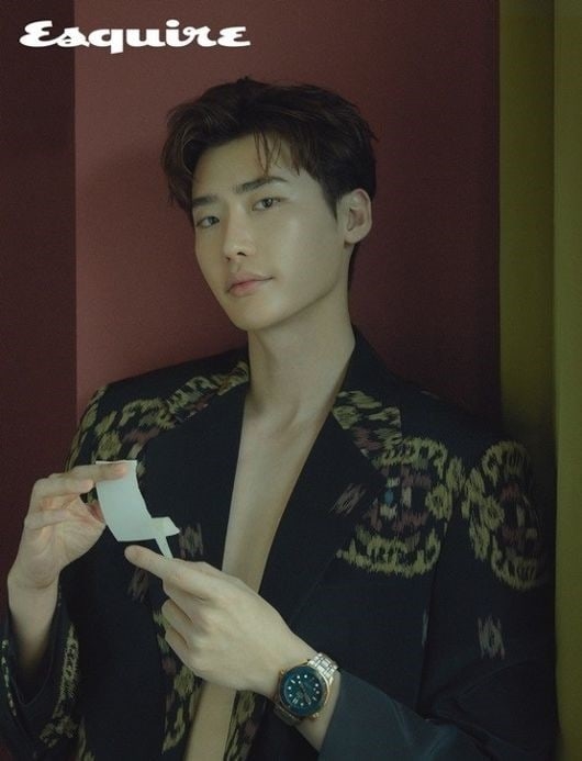 Phim mới lại làm 'phi công' Lee Jong Suk nhớ lại 'I Hear Your Voice'