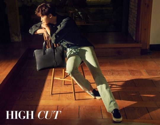 Phim mới lại làm 'phi công' Lee Jong Suk nhớ lại 'I Hear Your Voice'